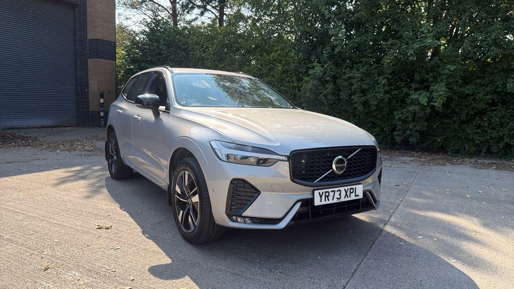 Volvo XC60 Plus Dark B5 250 Hp 