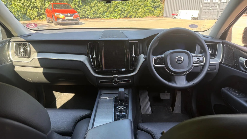 Volvo XC60 Plus Dark B5 250 Hp YR73XPL #5