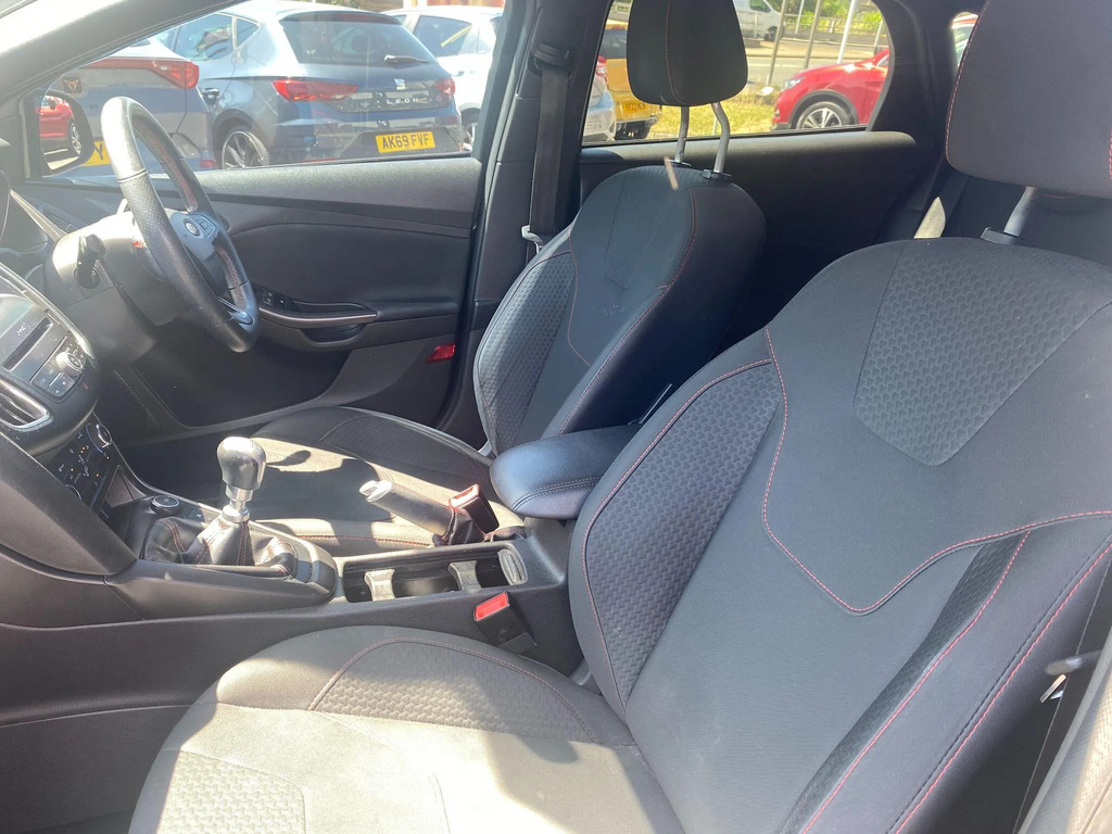 Ford Focus Hatchback Red #17