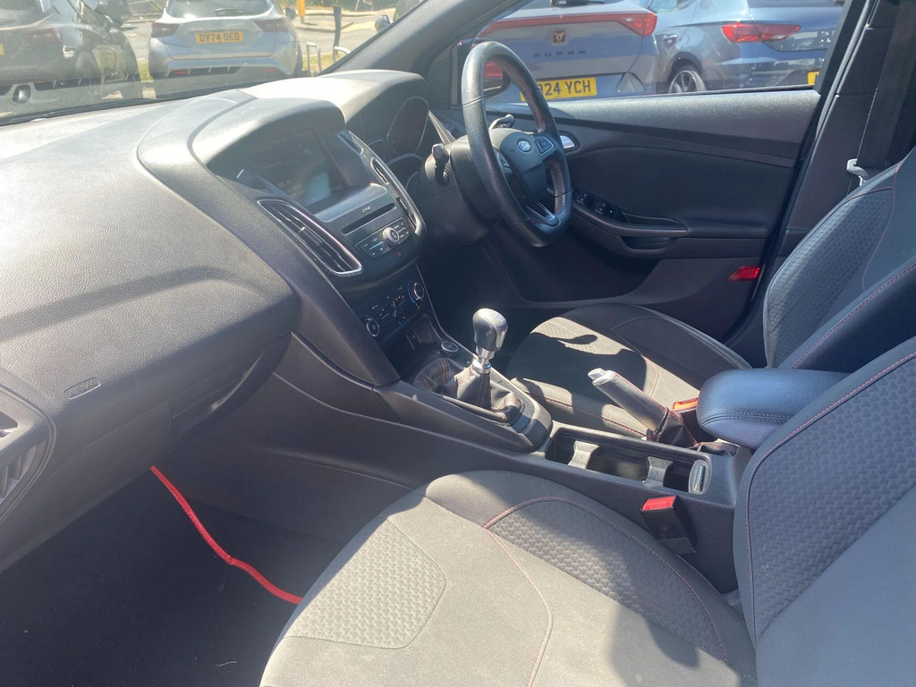 Ford Focus Hatchback Red #18