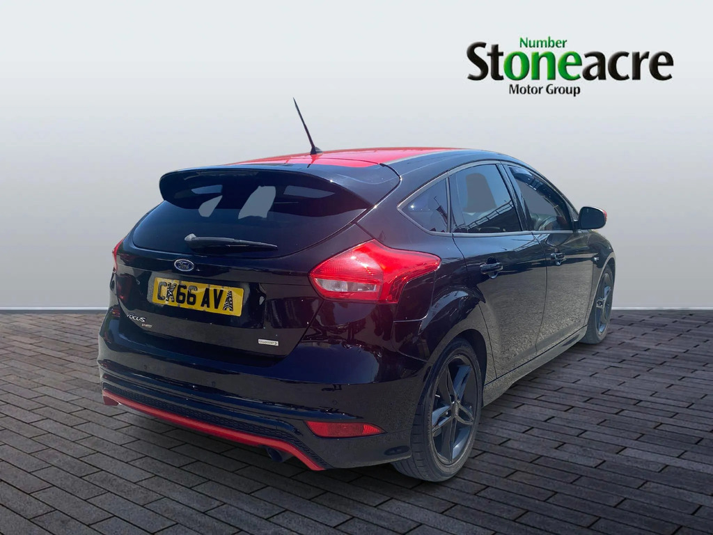 Ford Focus Hatchback Red #8