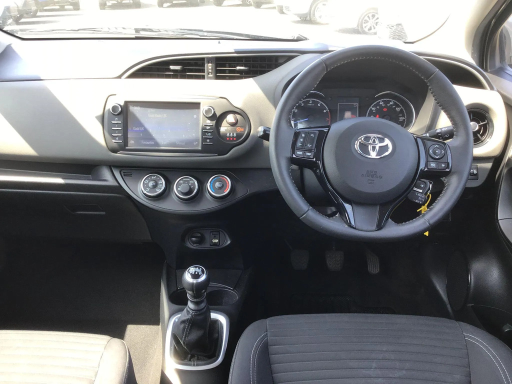 Toyota Yaris 1.5 Vvt-i Icon  #6