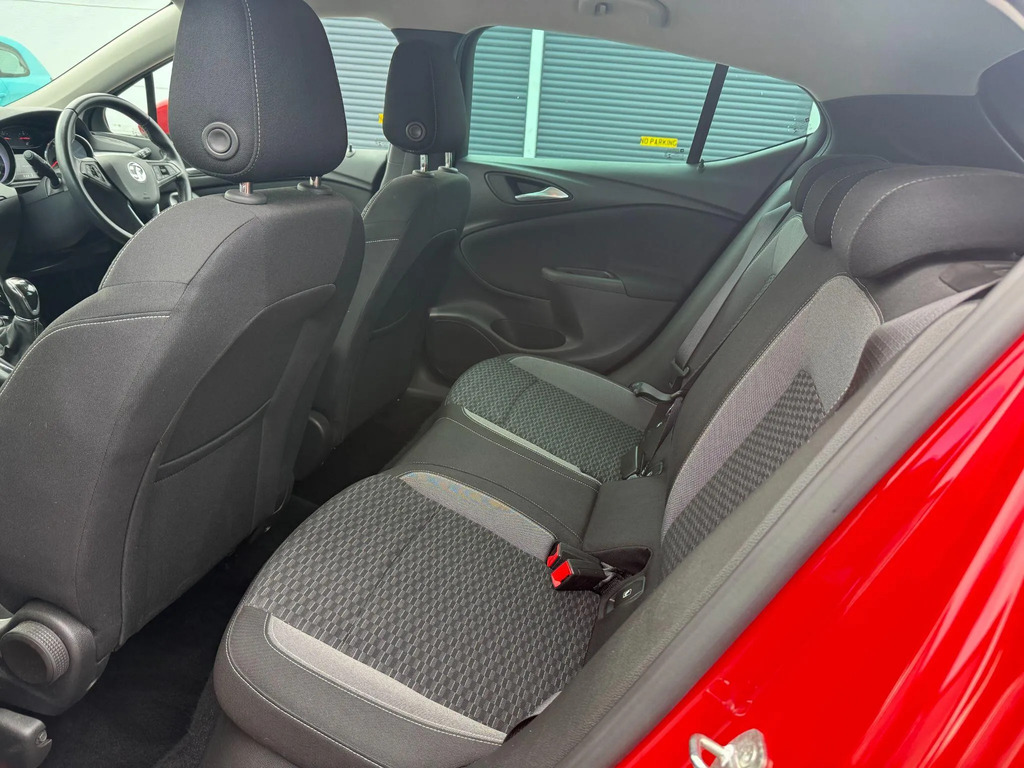 Vauxhall Astra Hatchback White #16