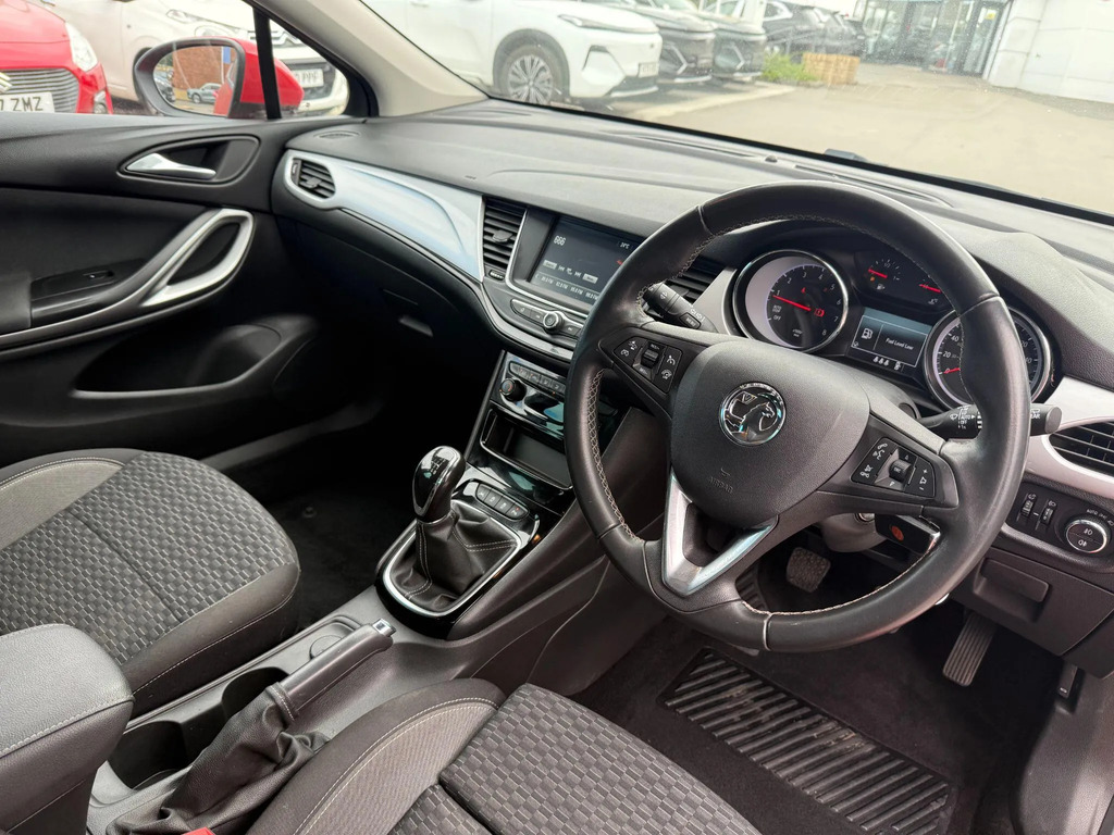 Vauxhall Astra Hatchback White #19