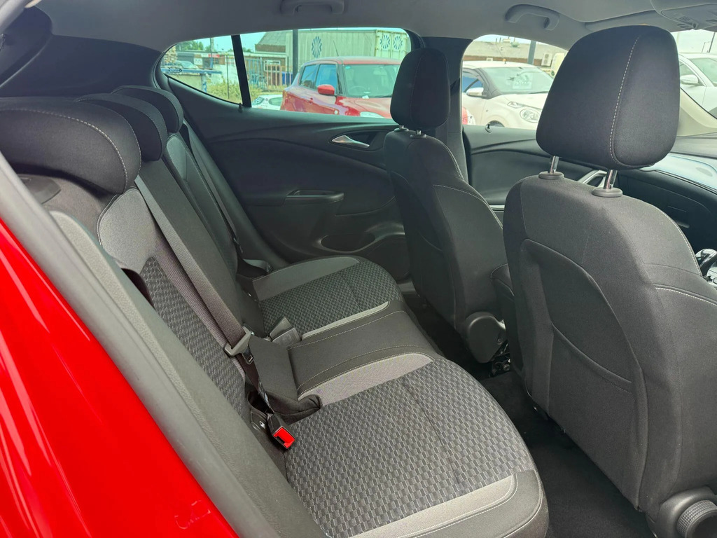 Vauxhall Astra Hatchback White #15