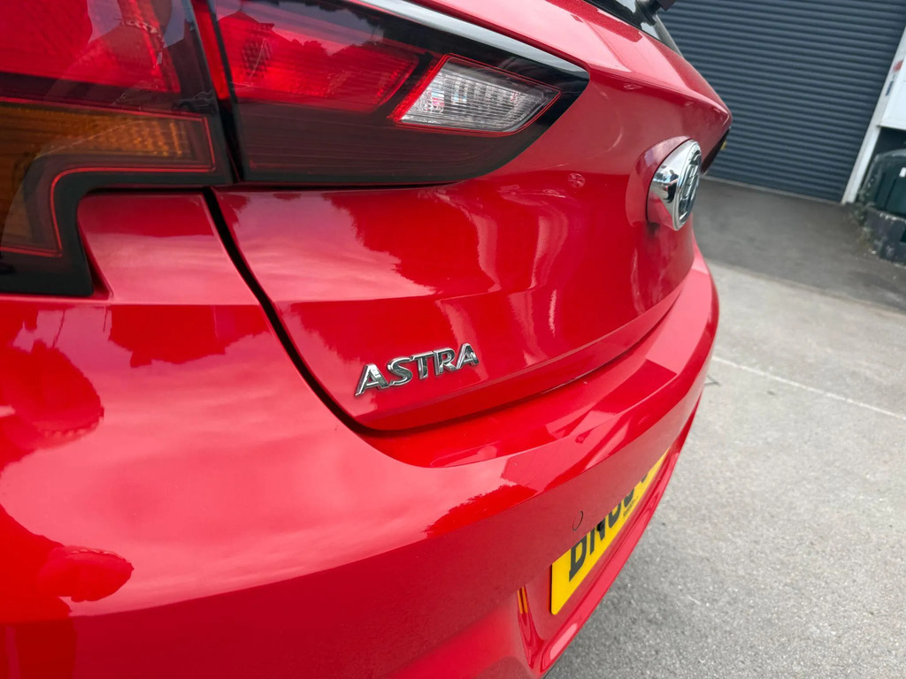 Vauxhall Astra Hatchback White #10