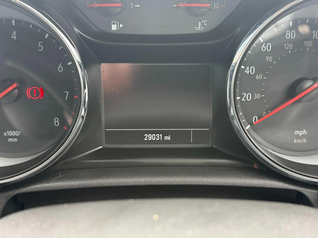 Vauxhall Astra Hatchback White #33