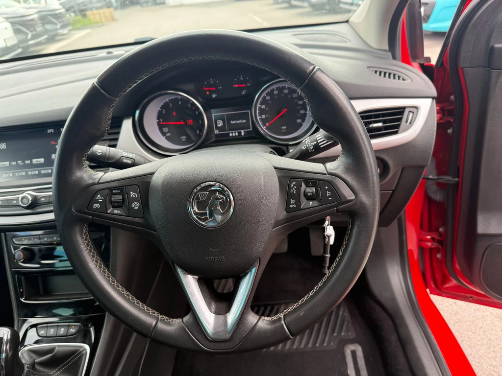 Vauxhall Astra Hatchback White #18