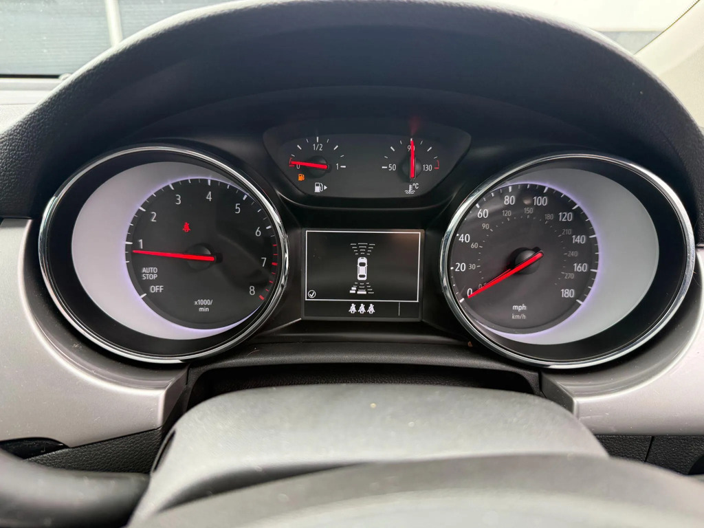 Vauxhall Astra Hatchback White #31