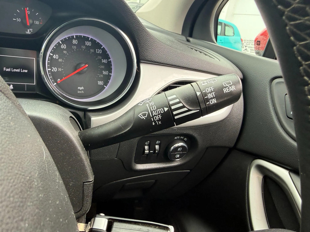 Vauxhall Astra Hatchback White #23