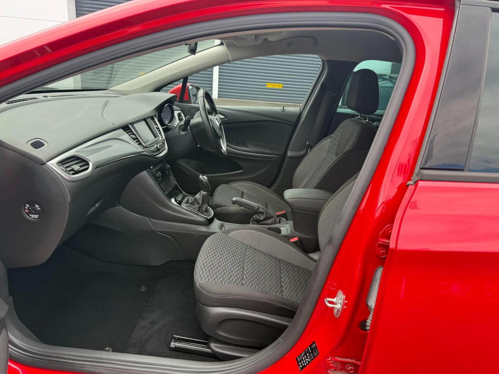 Vauxhall Astra Hatchback White #13