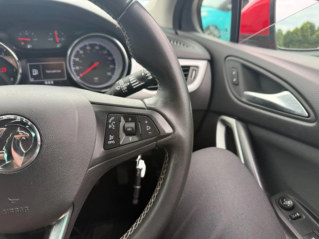 Vauxhall Astra Hatchback White #20