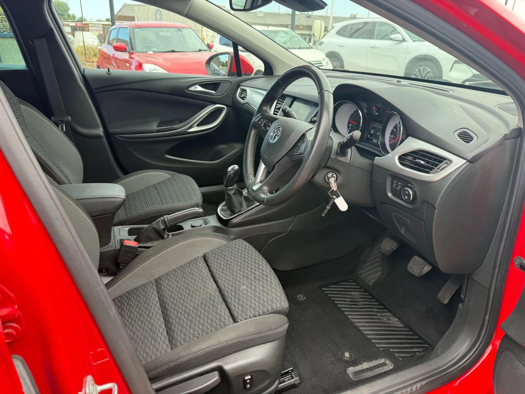 Vauxhall Astra Hatchback White #14