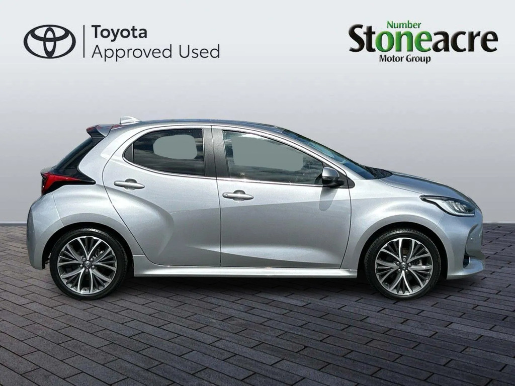 Toyota Yaris 1.5 Hybrid Excel Cvt #2