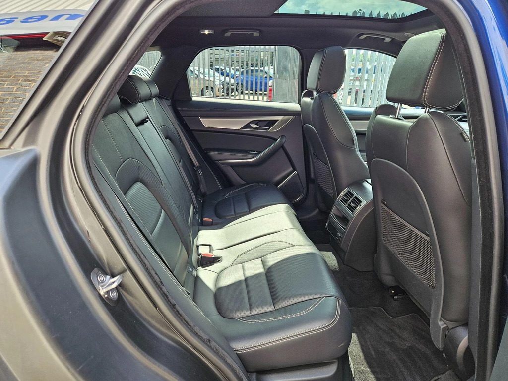 Jaguar F-Pace R-dynamic S Blue #18