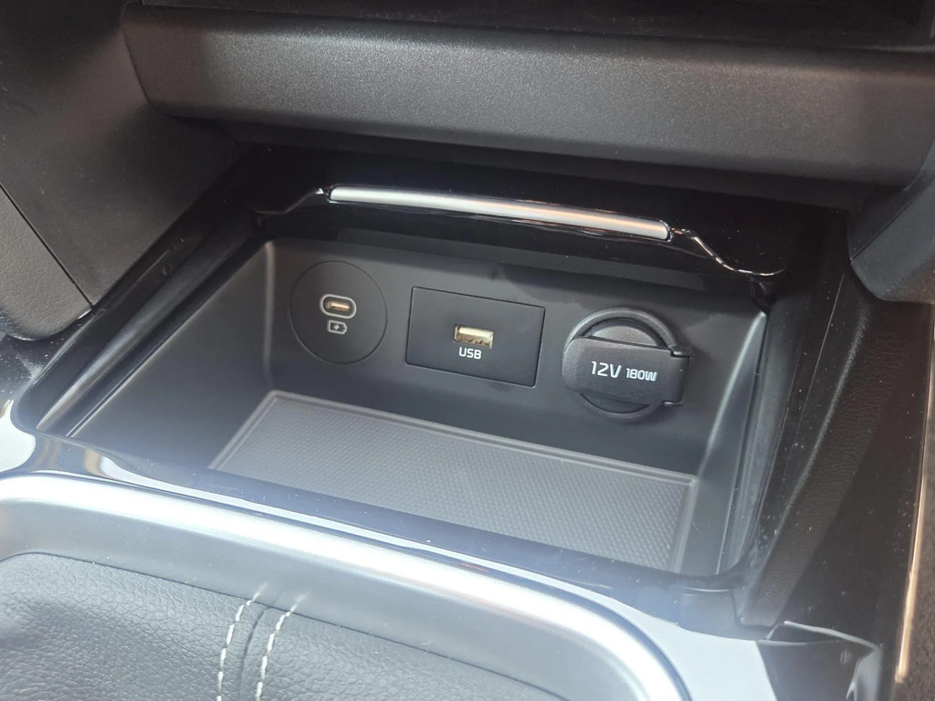 Kia Xceed Hatchback White #26