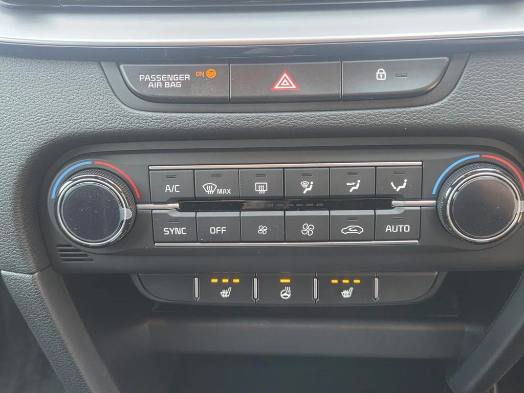 Kia Xceed Hatchback White #28