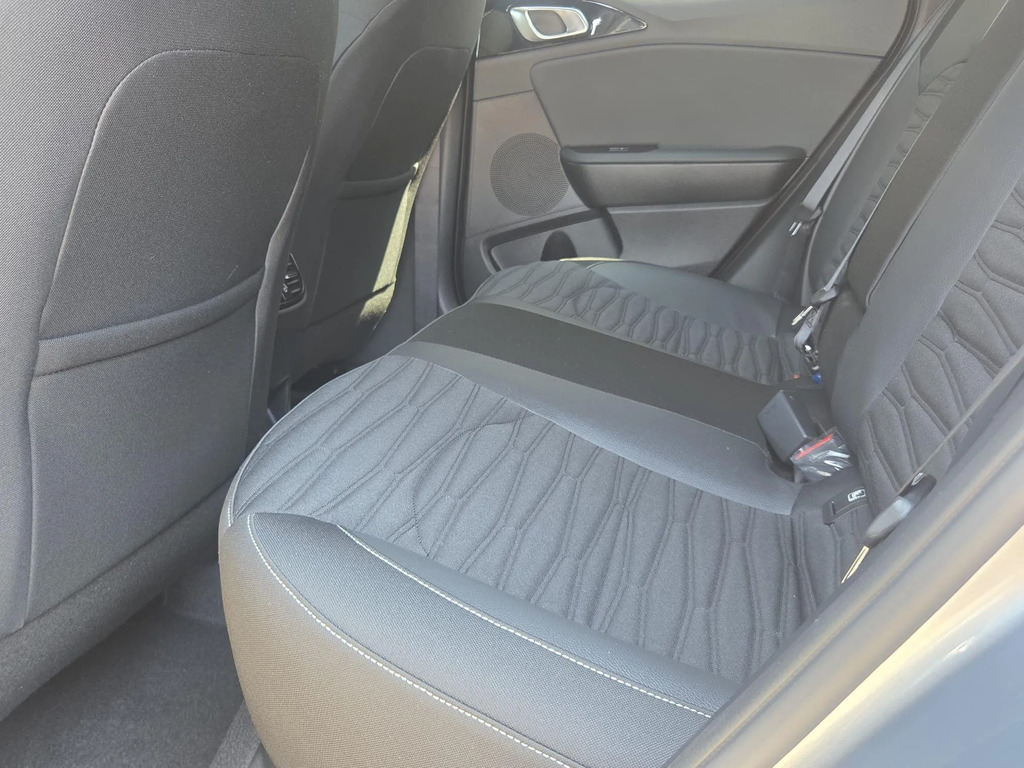 Kia Xceed Hatchback White #11
