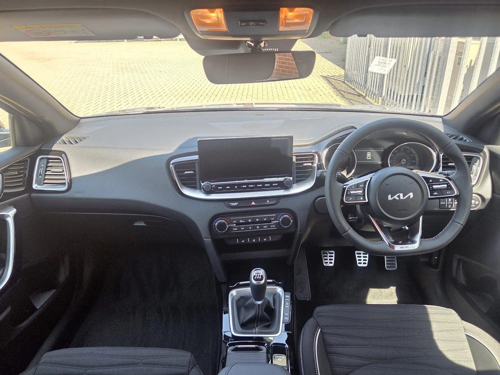 Kia Xceed Hatchback White #13