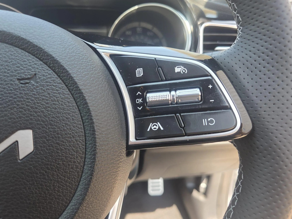 Kia Xceed Hatchback White #19