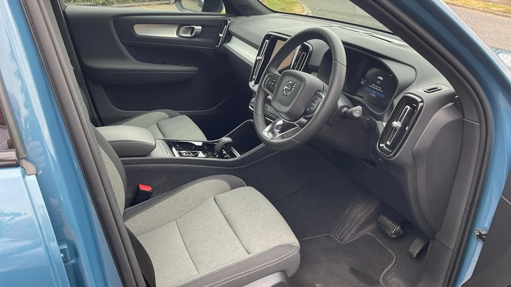 Volvo XC40 2.0 B3p Plus Dark Grey #4
