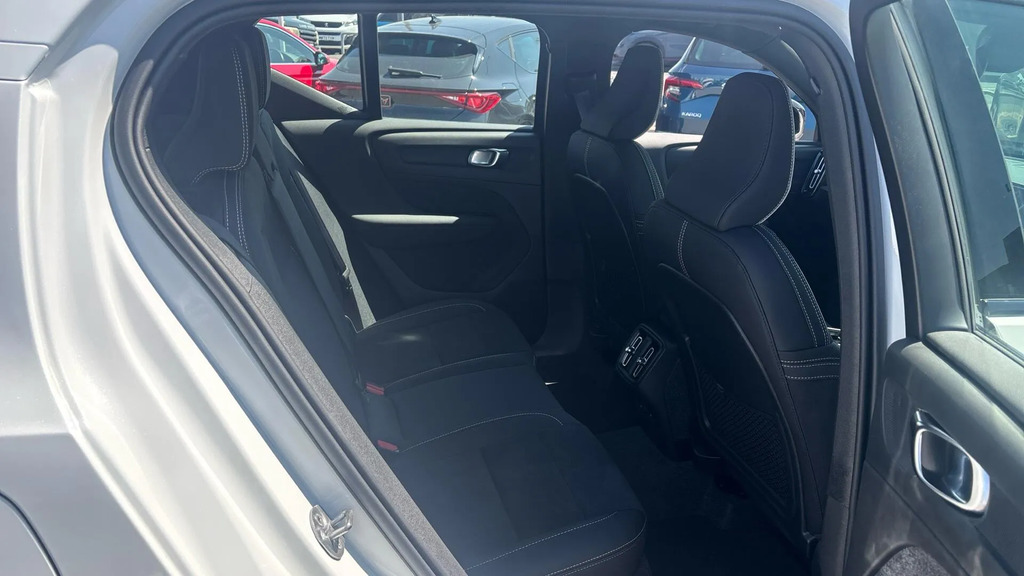 Volvo XC40 2.0 B3p Plus Dark #6