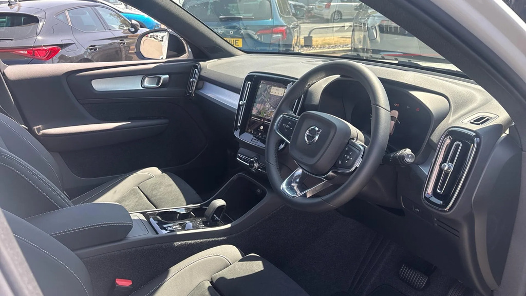 Volvo XC40 2.0 B3p Plus Dark #4