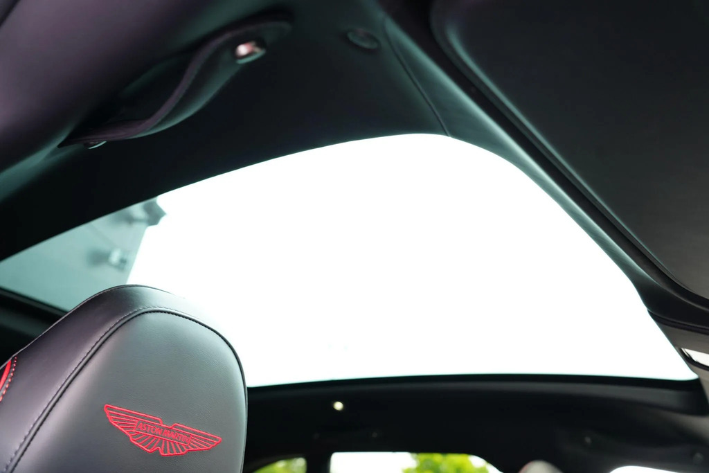 Aston Martin DBX 4.0L V8 707 25My Black #26