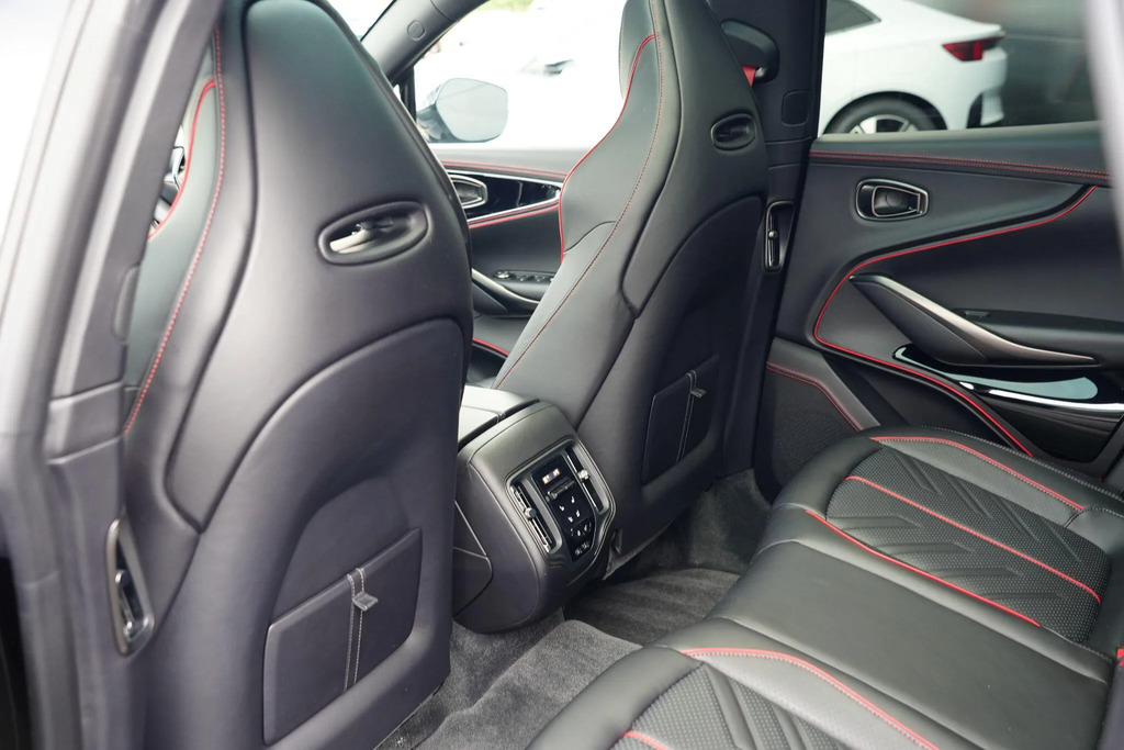 Aston Martin DBX 4.0L V8 707 25My Black #14