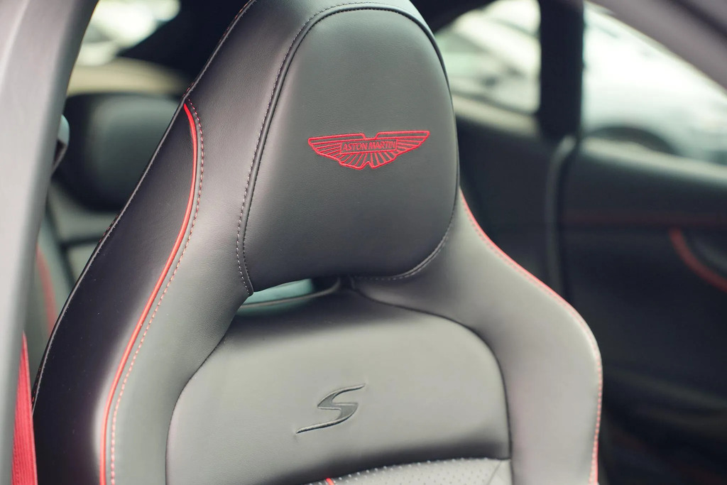Aston Martin DBX 4.0L V8 707 25My Black #11