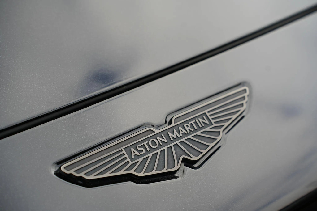 Aston Martin DBX 4.0L V8 707 25My Black #25