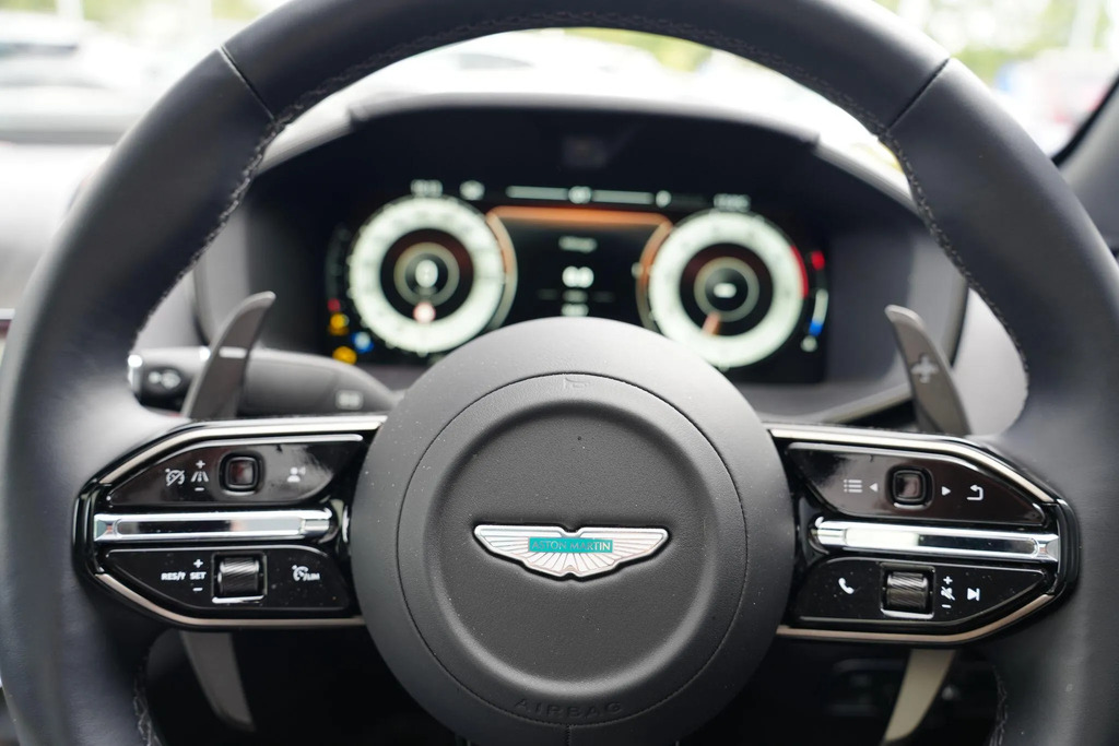 Aston Martin DBX 4.0L V8 707 25My Black #23