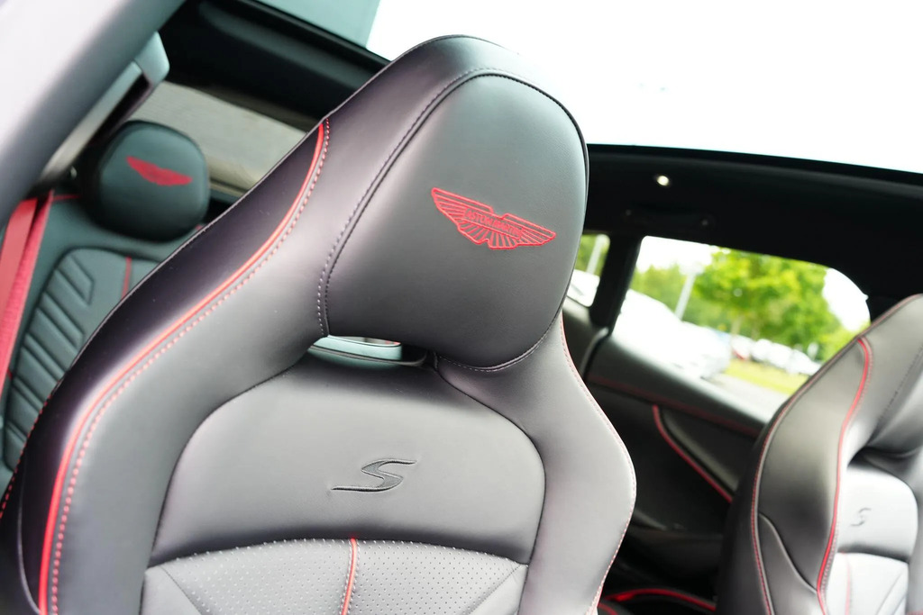 Aston Martin DBX 4.0L V8 707 25My Black #12