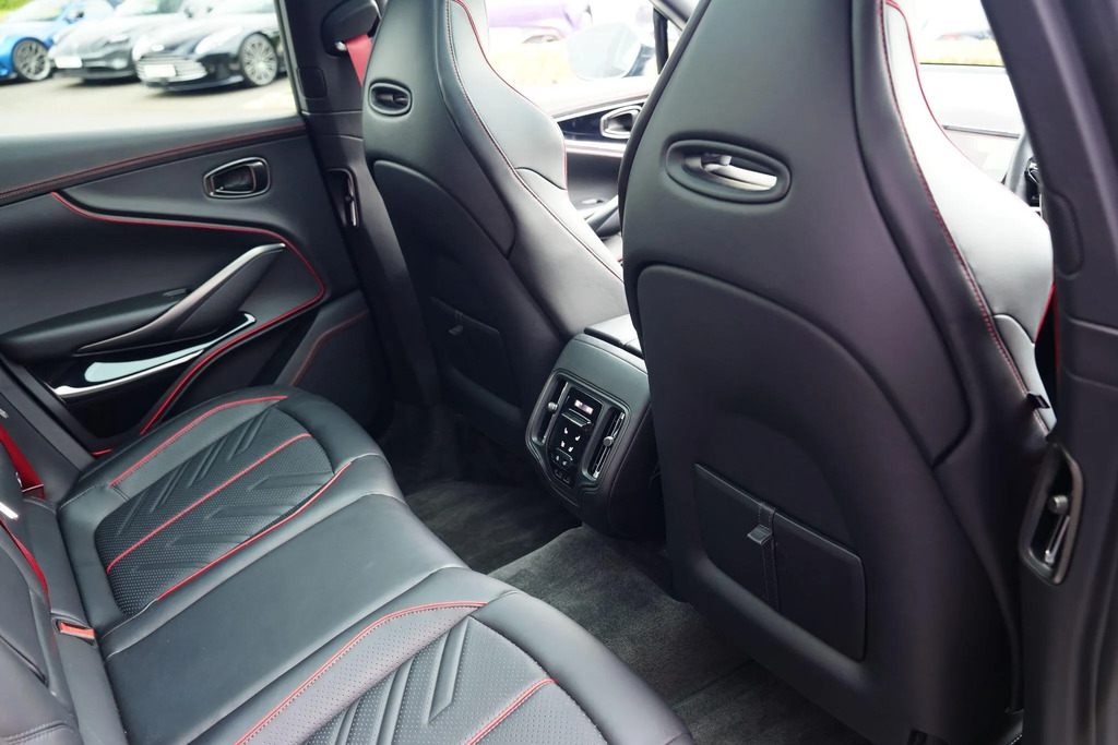 Aston Martin DBX 4.0L V8 707 25My Black #13