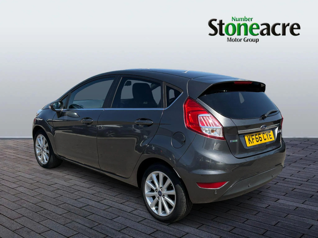 Ford Fiesta Hatchback Red #4