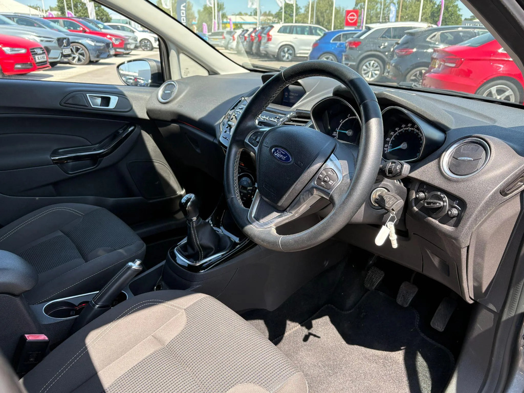 Ford Fiesta Hatchback Red #9