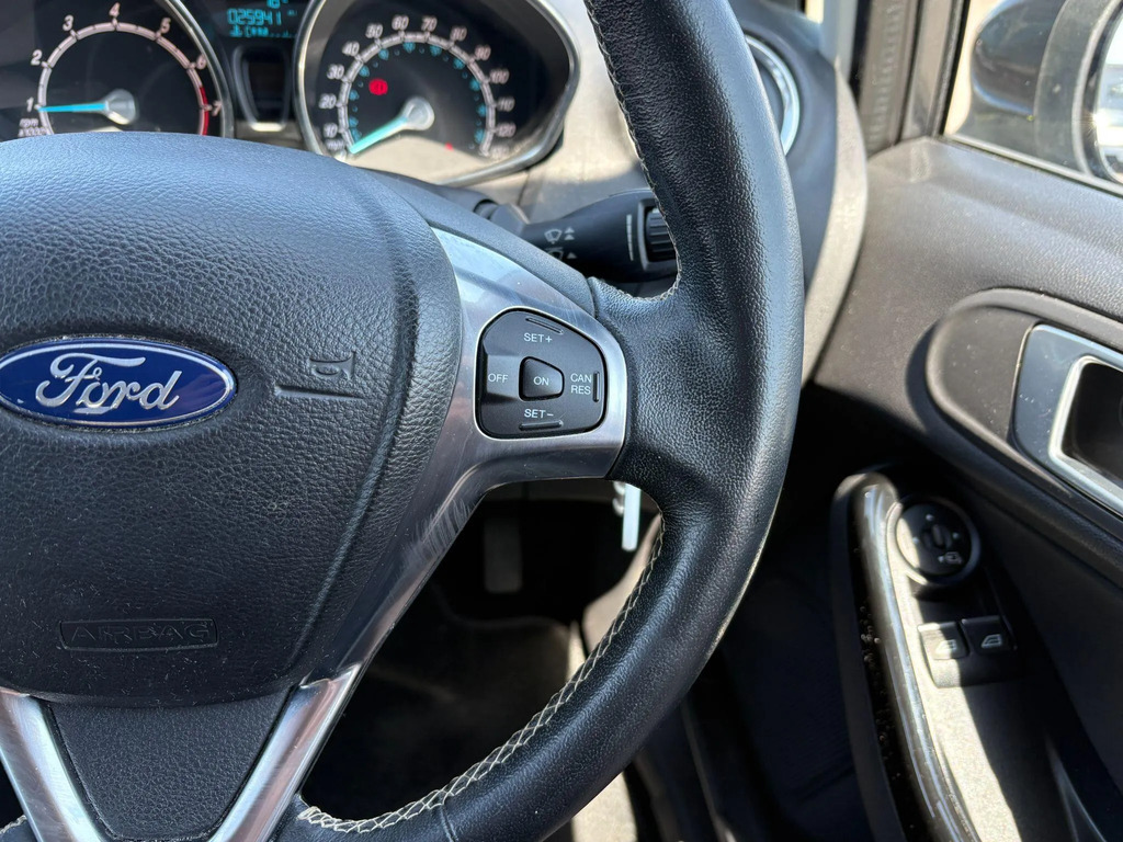 Ford Fiesta Hatchback Red #16