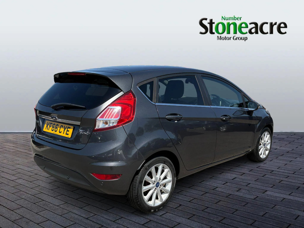 Ford Fiesta Hatchback Red #8