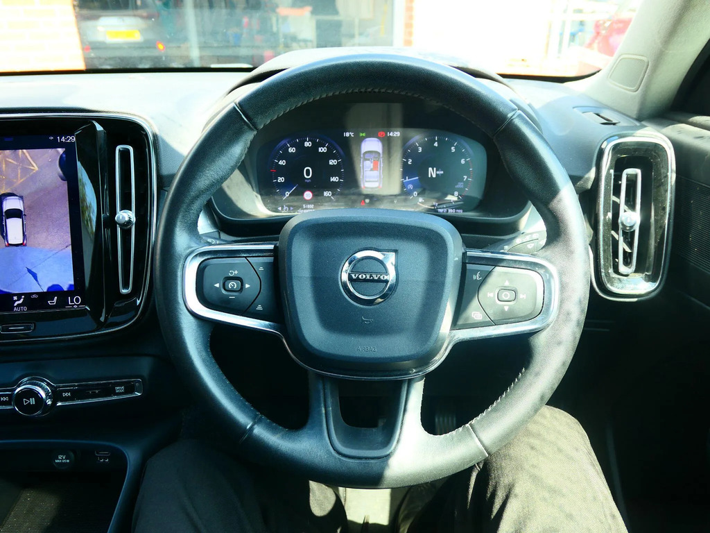Volvo XC40 Black #25