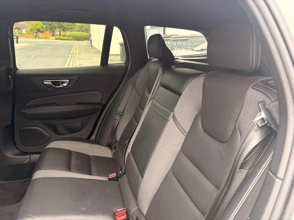 Volvo V60 D3 Momentum Plus Blue #13
