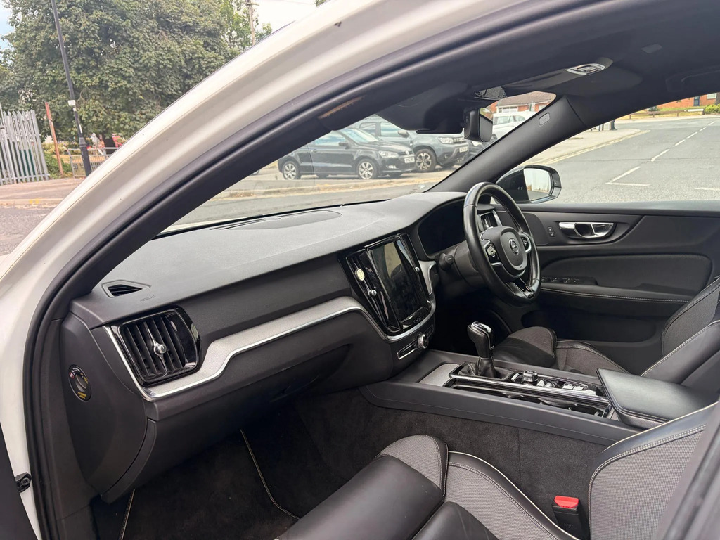 Volvo V60 D3 Momentum Plus Blue #9