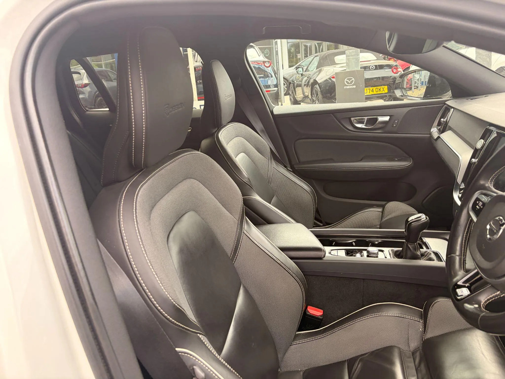 Volvo V60 D3 Momentum Plus Blue #11