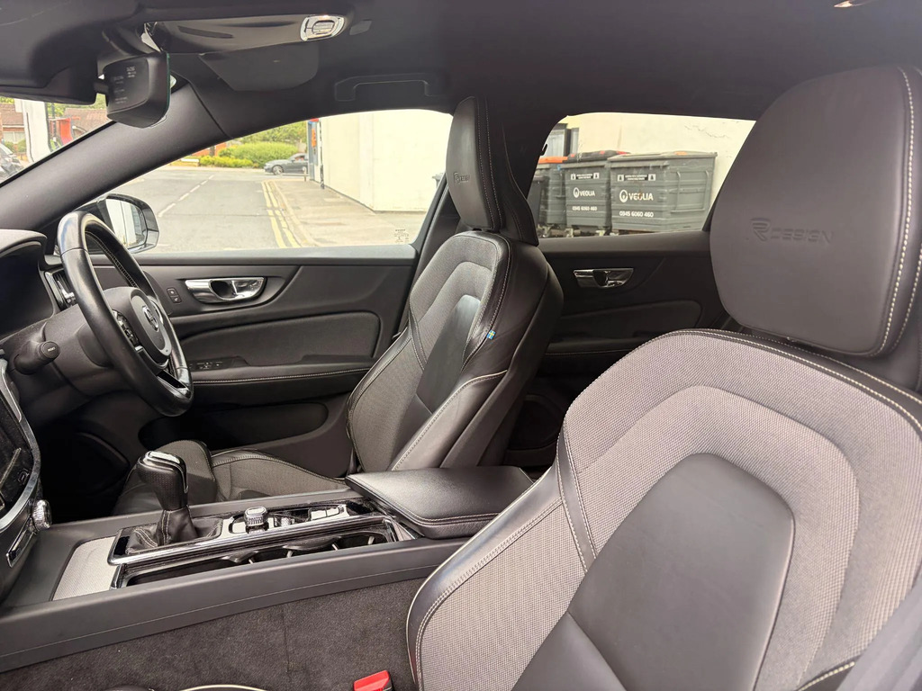 Volvo V60 D3 Momentum Plus Blue #21