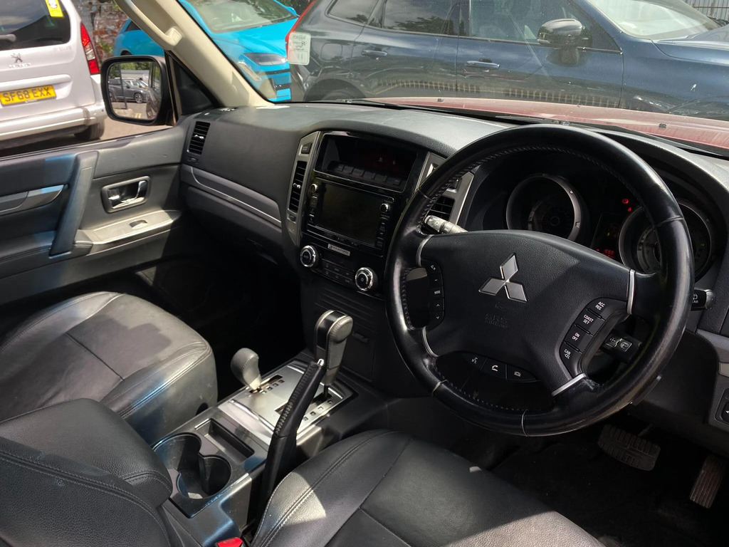 Mitsubishi Shogun Van 3.2 White #10