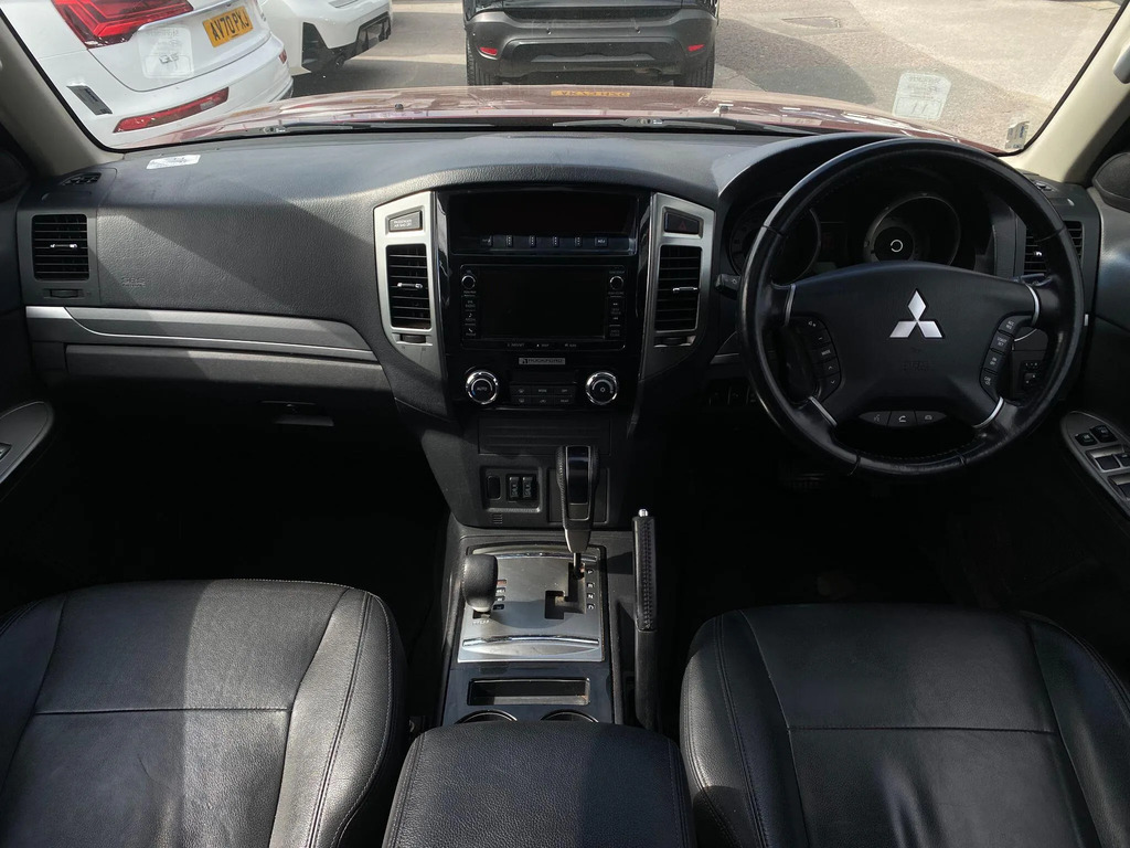 Mitsubishi Shogun Van 3.2 White #12