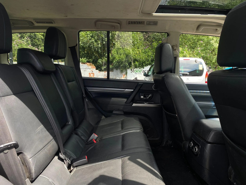 Mitsubishi Shogun Van 3.2 White #13