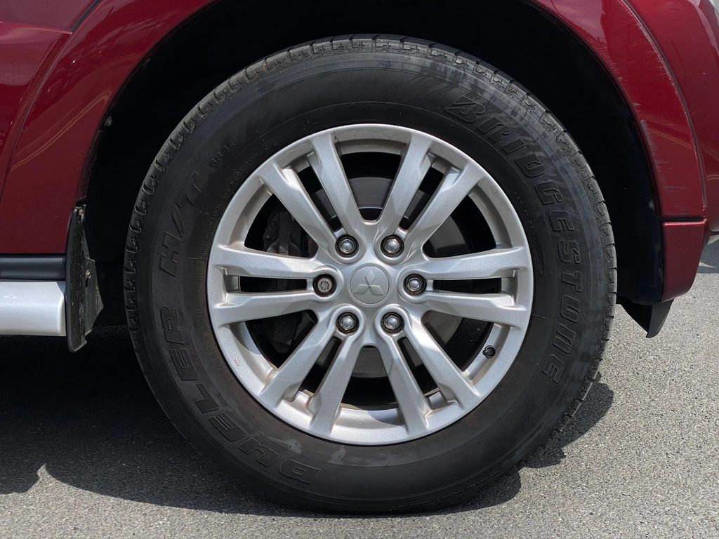 Mitsubishi Shogun Van 3.2 White #28