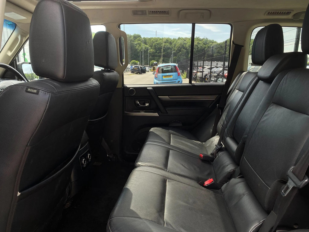 Mitsubishi Shogun Van 3.2 White #14