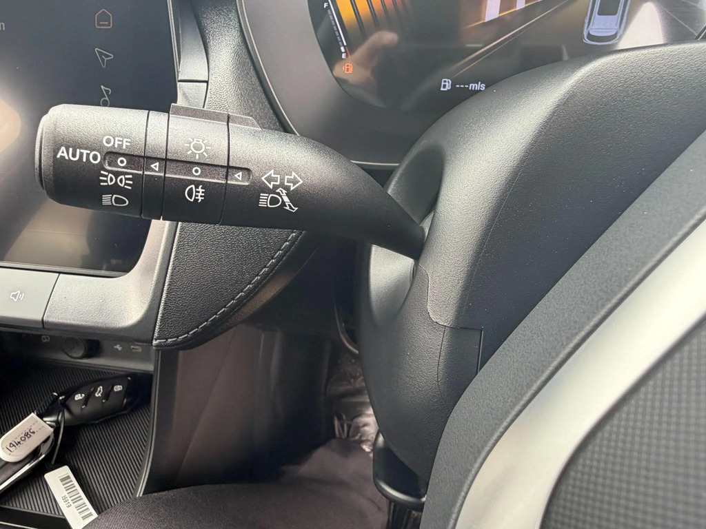 MG ZS 1.5 Se White #22
