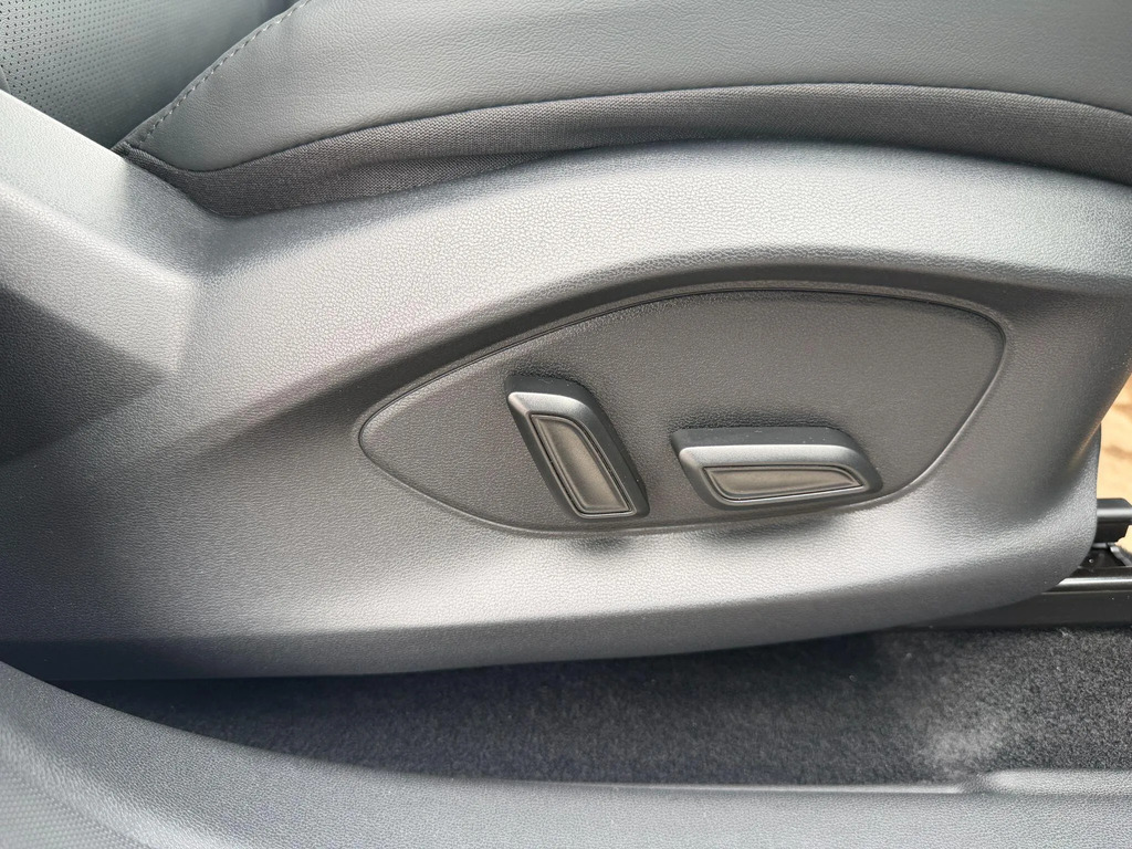 MG ZS 1.5 Se White #17